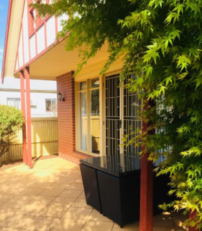 Heart of Geelong Entire Townhouse Sleeps 6